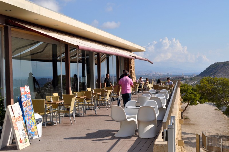 Breakfast in Santa Bárbara Castle in Alicante City