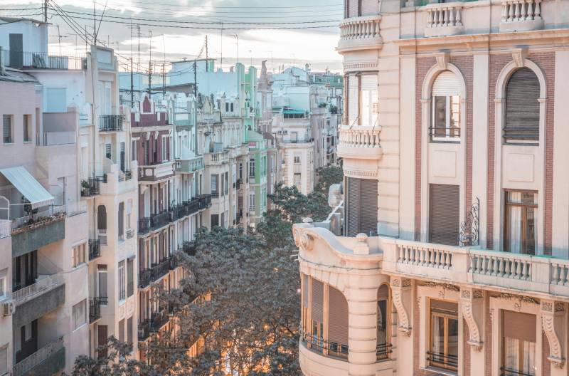 Tourist stabbed in neck in 'random' Valencia street attack