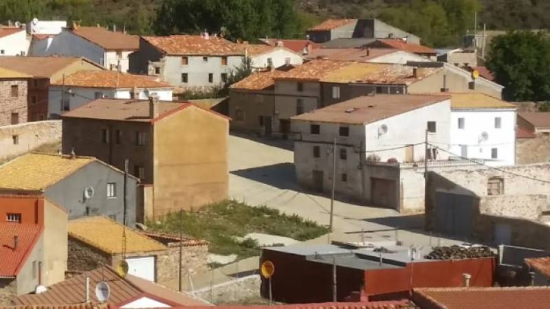Spanish village offers free house to anyone willing to run the local bar