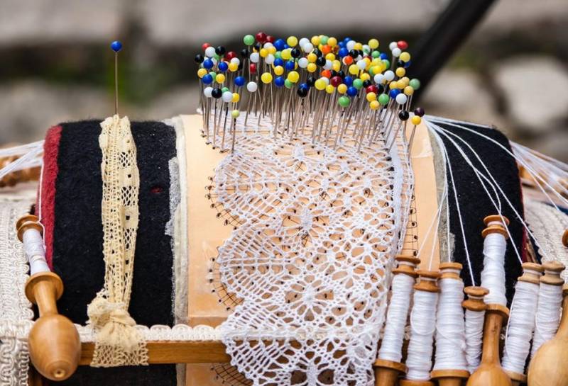 September 7 Bolillo lacemaking takes centre stage at the El Zacatin arts and crafts market in Bullas