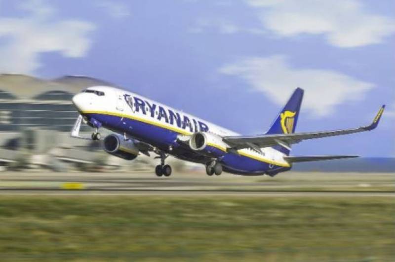 Stag do British pair arrested for unruly behaviour on flight to Alicante
