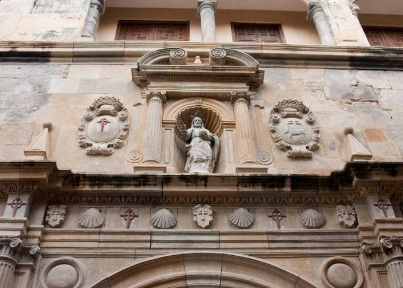 July 24 Tour of the historic coats of arms on important buildings in Caravaca