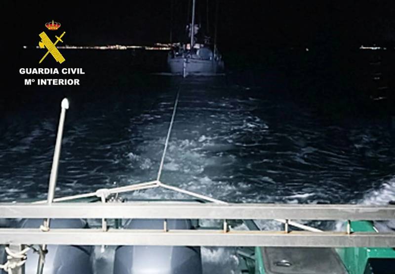 Sailboat carrying seven children found drifting in the Mar Menor in the dead of night