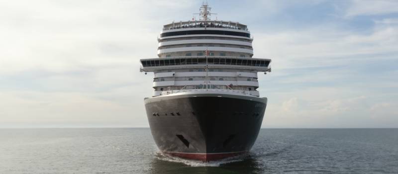 British cruise giant Queen Anne docks in Cartagena alongside luxury liner Allura