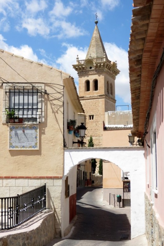 The Arco de los Reyes Catolicos and the shrine to San Blas in Yecla